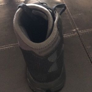 Under armour curry b-ball shoes black and grey